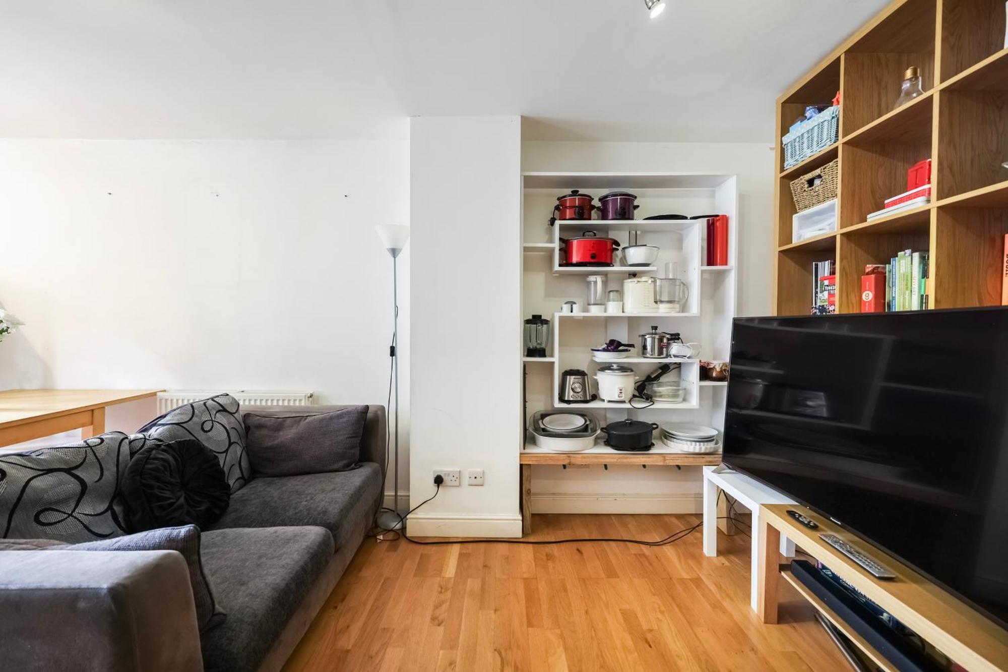 Vibrant Clapham Double Bedroom London Exterior photo